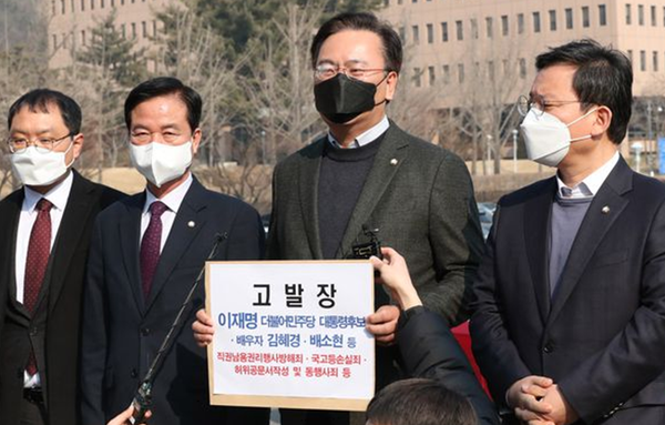 (왼쪽부터) 국민의힘 김형동, 유상범, 최춘식 의원이 김혜경씨의 '불법의전‧법카유용' 논란과 관련하여 공수처에 고발장을 접수했다. 사진 / ⓒ유상범 의원 페이스북